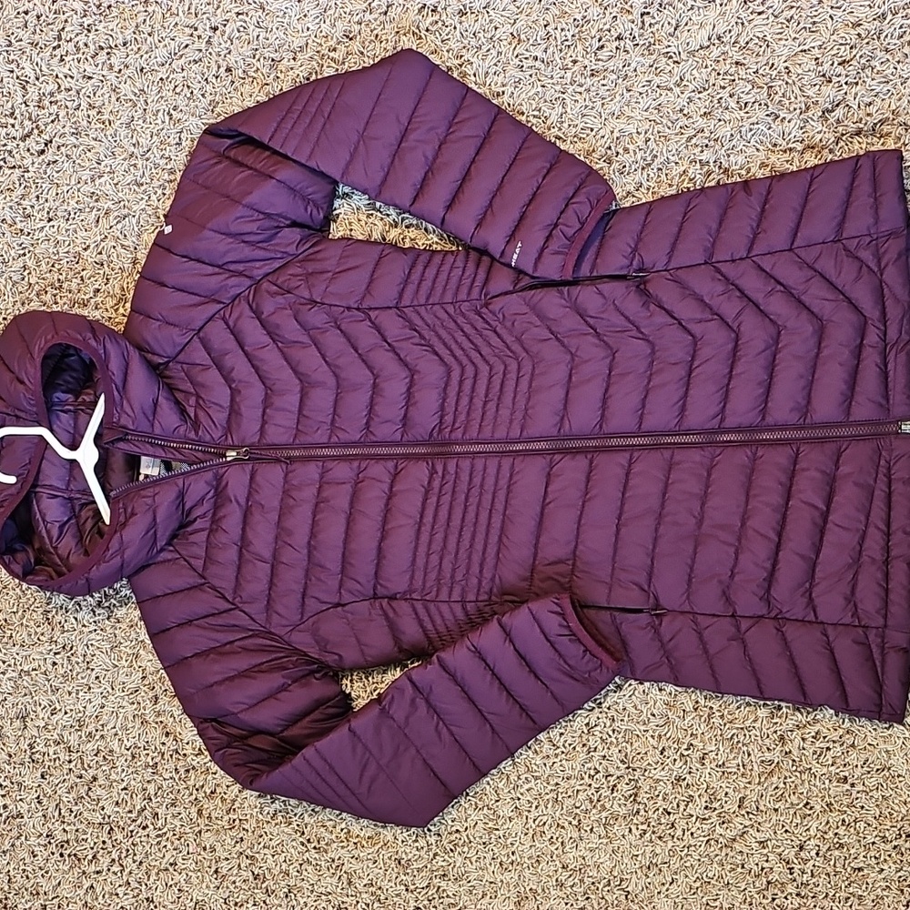 Columbia Women's Puffer Jacket - fits like a small.